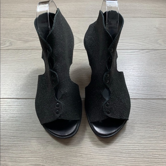 CYDWOQ Boomerang Hand Made Lagenlook Leather Open Toe Heels - Picture 4 of 15